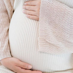 结合摩尔定😣律和密🉐🚹度法则🇧🇾，我们可以在🇪🇺🏑未来三到五年见😊